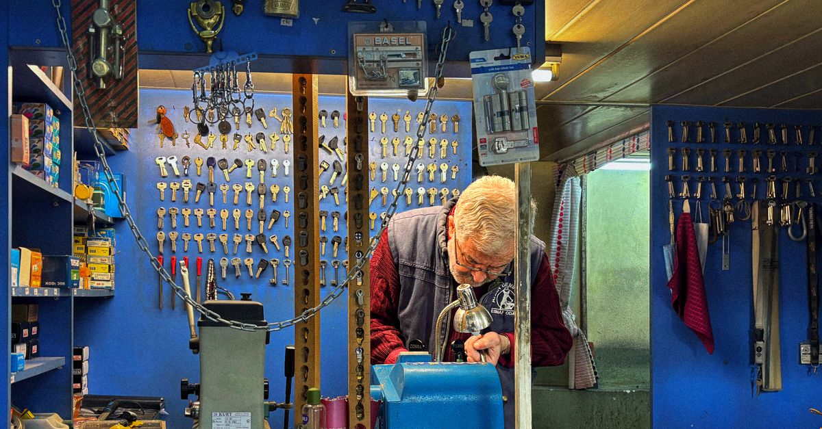 How Much Does an Emergency Locksmith Cost Near Me in LA? — Ventura Blvd Locksmith