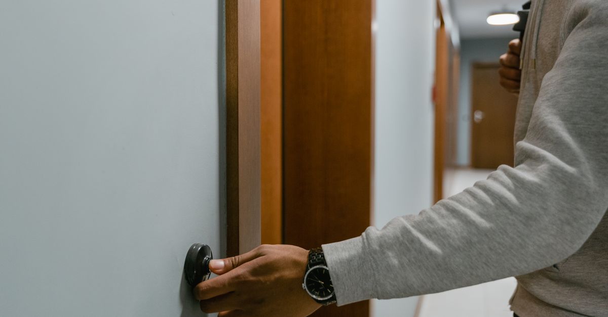 locksmith service technician — Ventura Blvd Locksmith